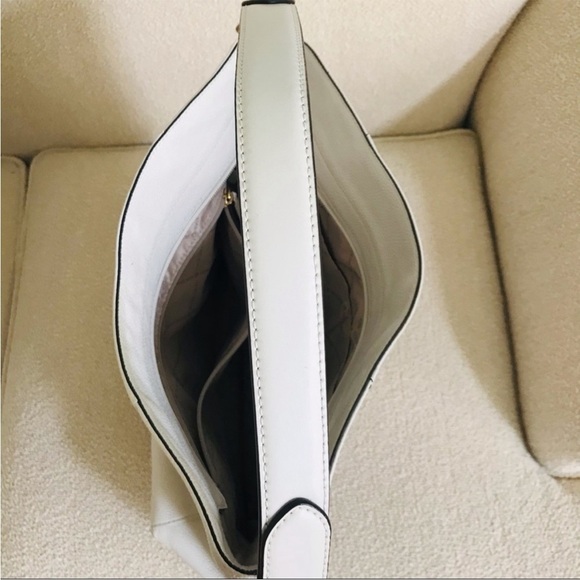 Michael Kors Creamwhite Leather
Shoulder Bag . - Picture 6 of 13